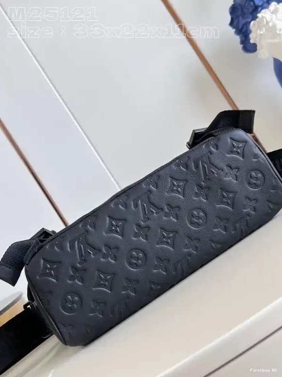 First bag ru Voyager LOUIS Messenger PM-33*22.5*11CM VUITTON 0611